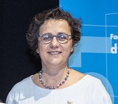 Terrassa mira més enllà