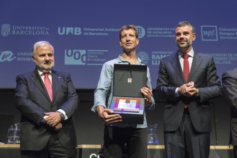 El proyecto docente "Aprendizaje Servicio en el ámbito de la optometría" galardonado con la distinción Jaume Vicens Vives