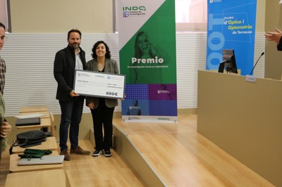 La estudiante de máster Clara Lajarín gana la 2a edición del Premio INDO - UPC de investigación joven en optometría